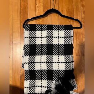 NWT Forever 21 Black & White Plaid Checkered Blanket Scarf